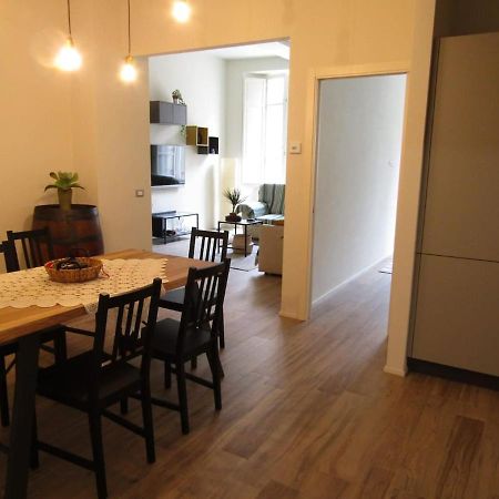 Appartamento In Centro Storico. Camaiore Bagian luar foto