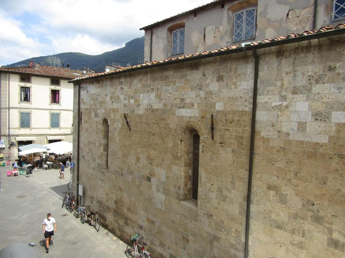 Appartamento In Centro Storico. Camaiore Bagian luar foto